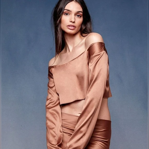 NWT Ryan Destiny x PacSun Elegant Brown Satin Unbothered Off-The-Shoulder Top - Picture 2 of 8